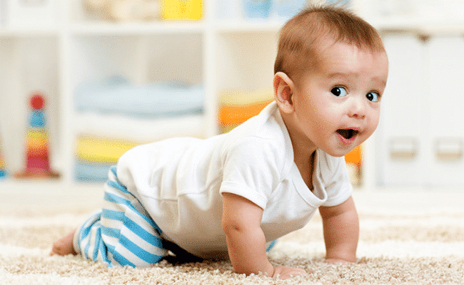 Tips-to-help-your-baby-crawl-
